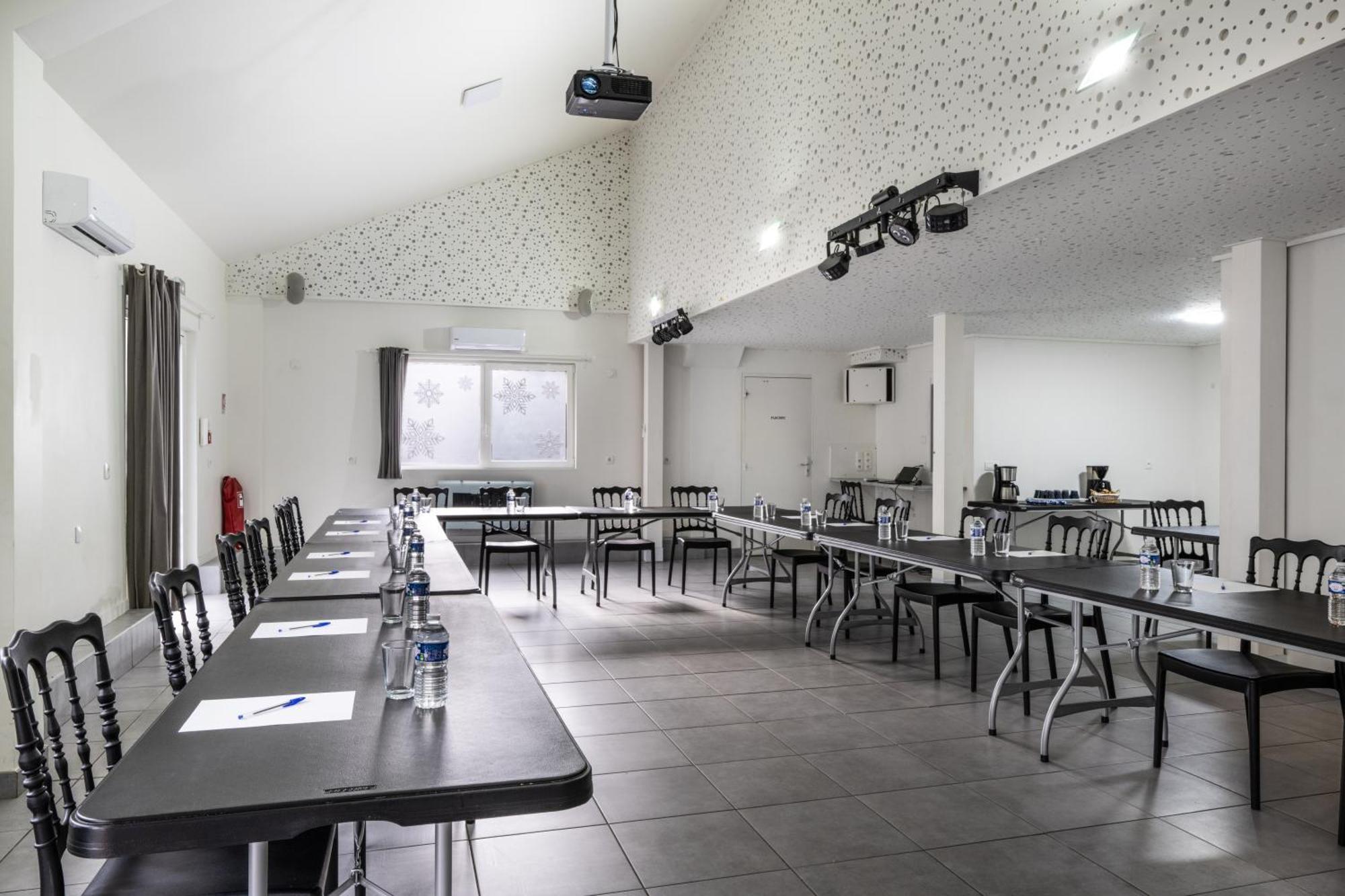 L'Epinette - Gite De Groupe Et Salle De Reception Allevard Exterior photo